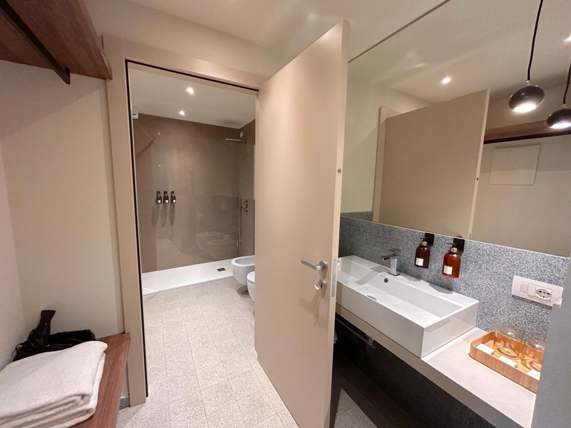 The Lake Suites Com - Luxury Stay In 拉齐塞 外观 照片