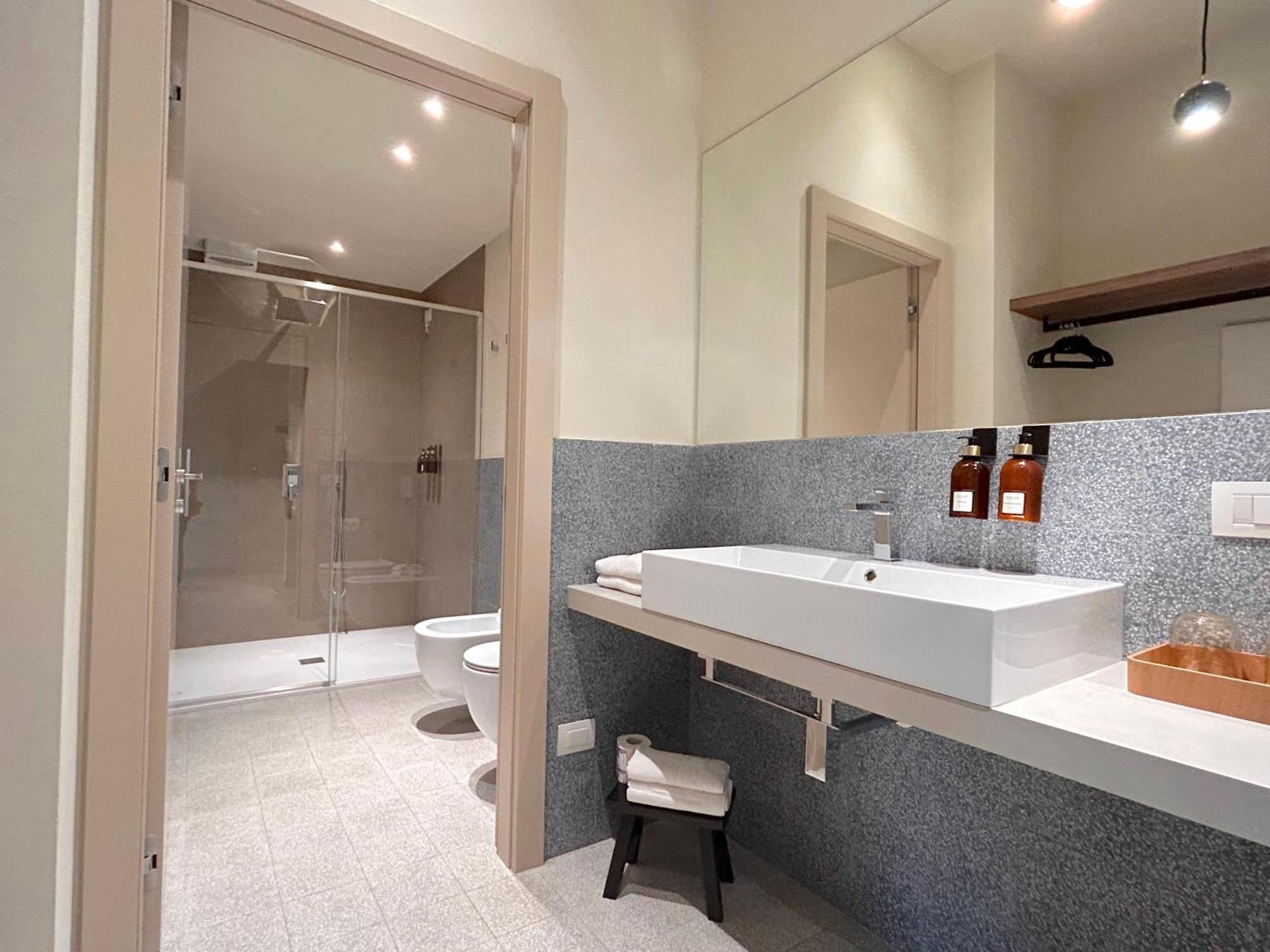 The Lake Suites Com - Luxury Stay In 拉齐塞 外观 照片