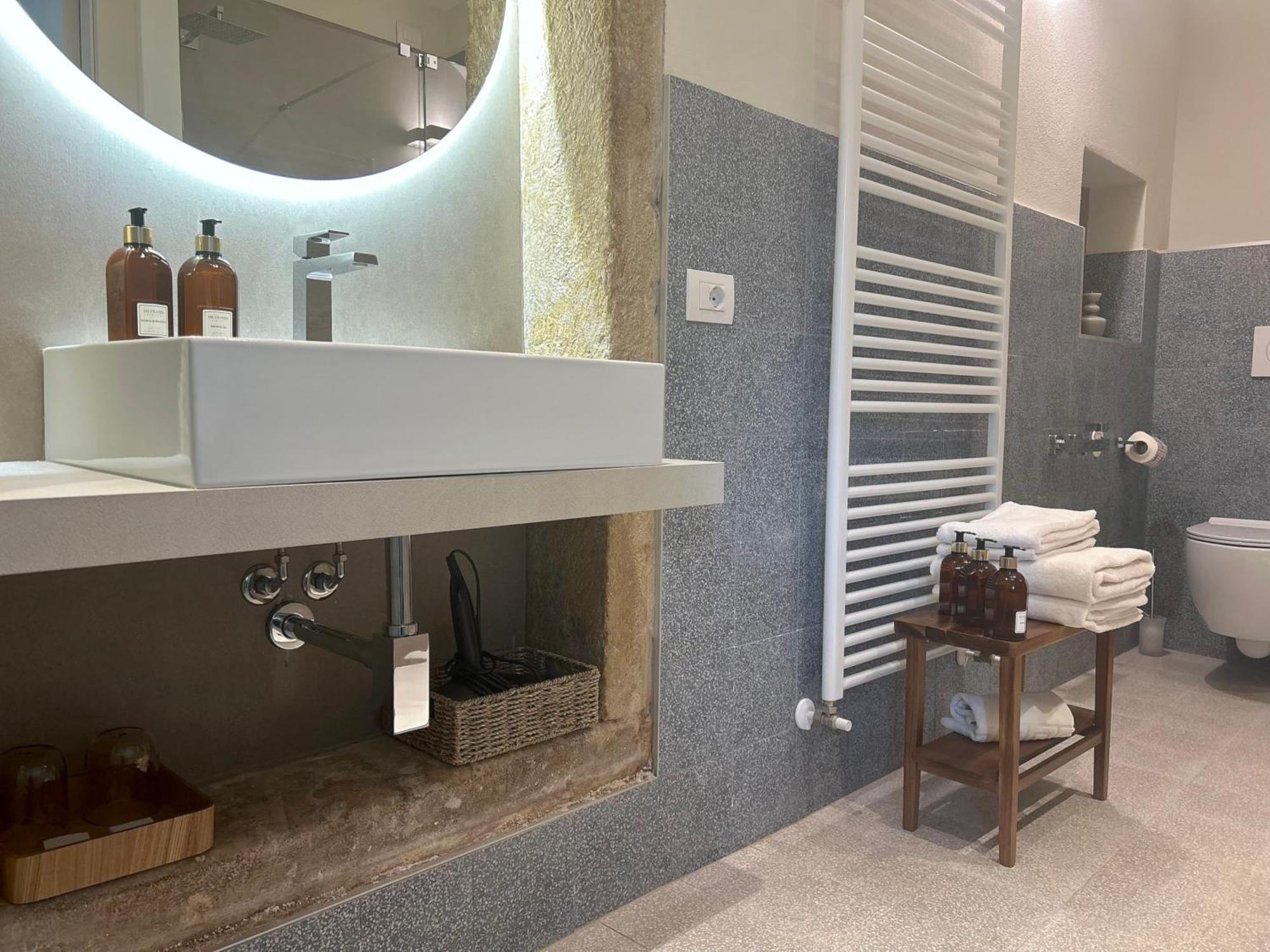The Lake Suites Com - Luxury Stay In 拉齐塞 外观 照片